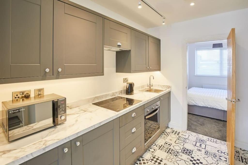 Apt 1 - Queens Court 스카버러 외부 사진