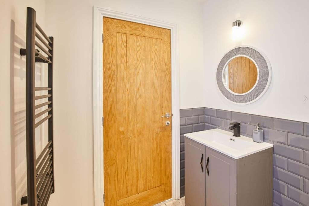 Apt 1 - Queens Court 스카버러 외부 사진