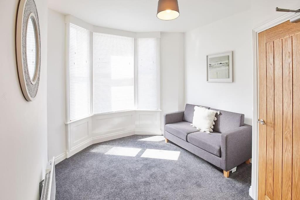 Apt 1 - Queens Court 스카버러 외부 사진